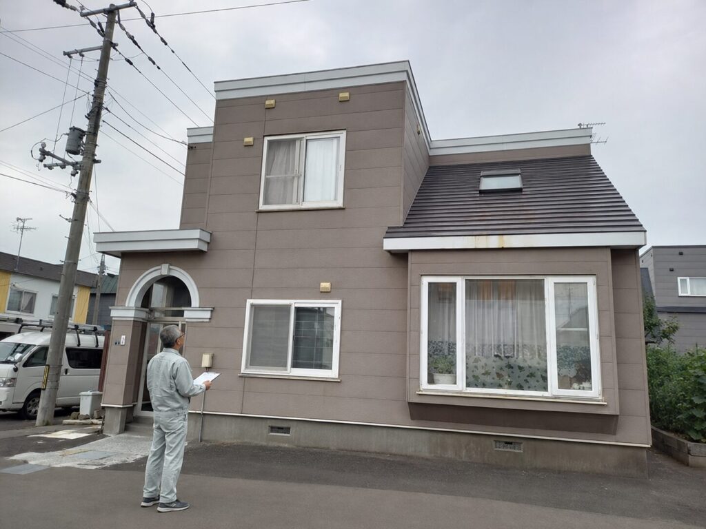 石狩市で外壁塗装業者を選ぶときに確認したい7つのこと｜相談しやすい担当者の見分け方