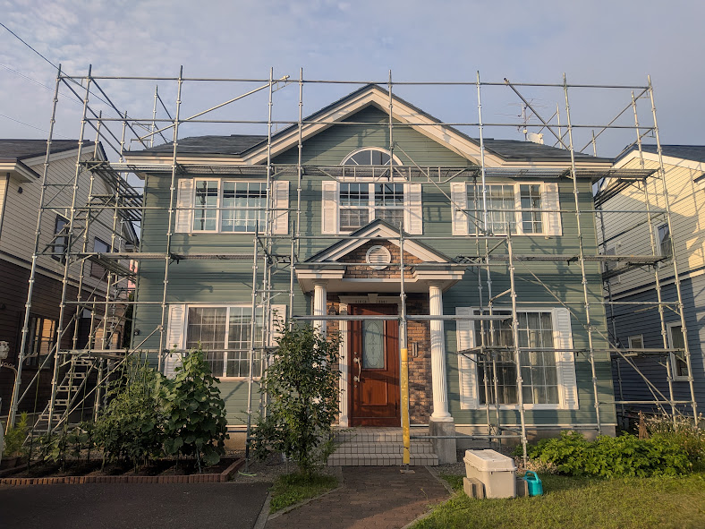 石狩市の外壁塗装・屋根塗装｜高圧洗浄とコーキング施工で下地を整えました